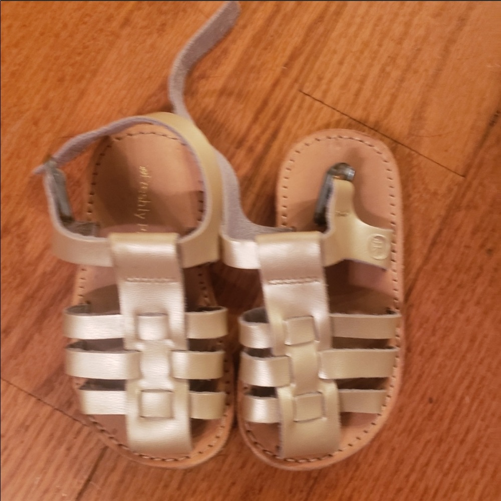 Freshly picked sandals size 4